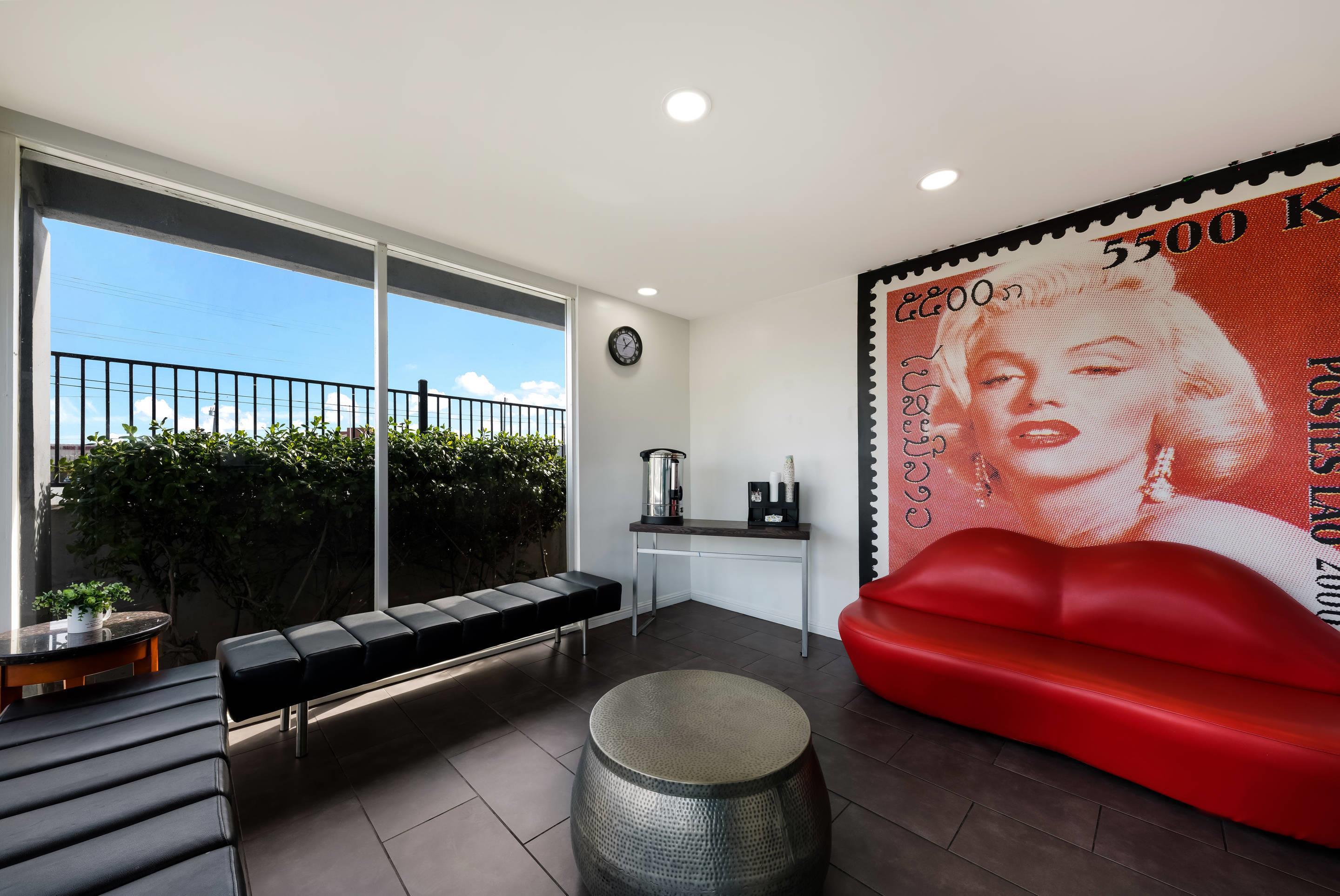 Lobby with sitting area | Rodeway Inn