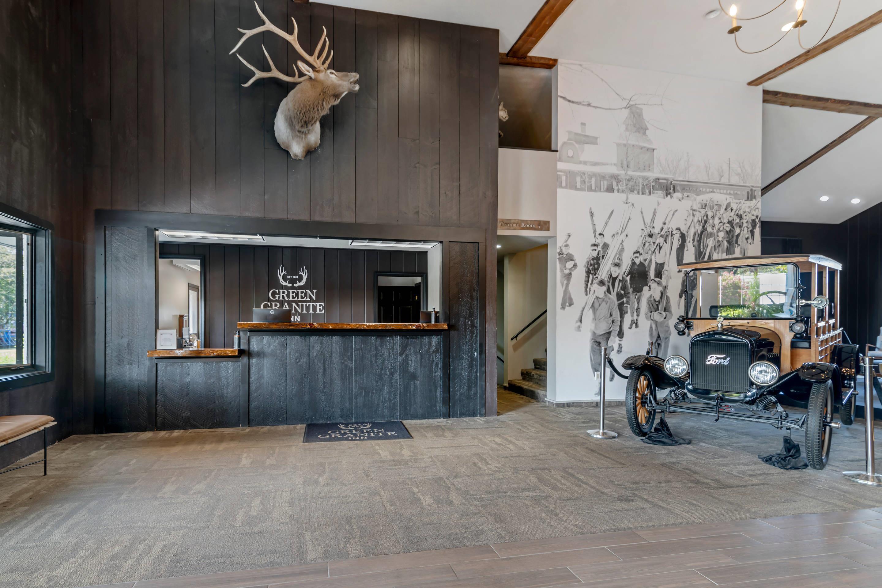 Front desk | Green Granite Inn, Ascend Hotel Collection