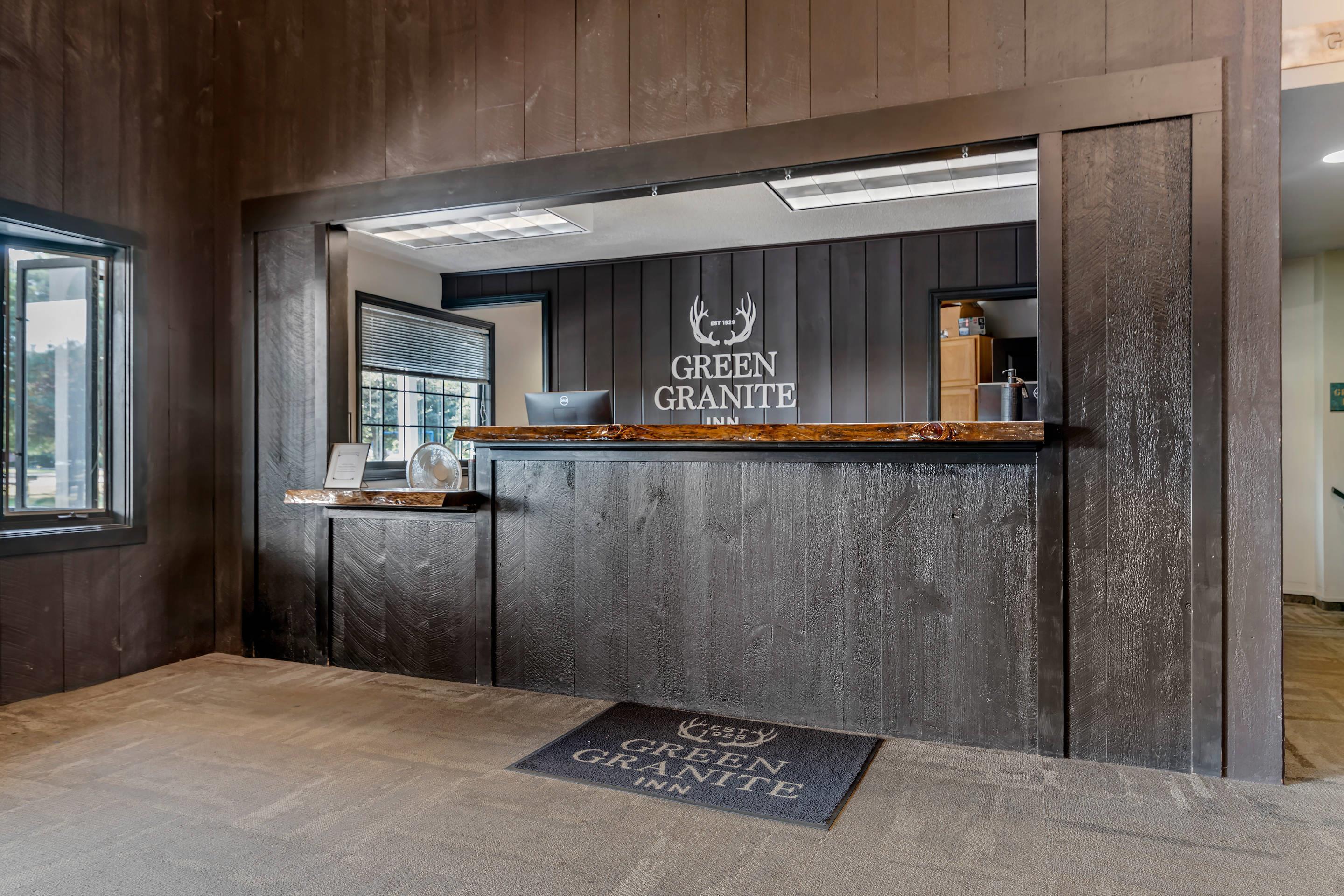 Front desk | Green Granite Inn, Ascend Hotel Collection