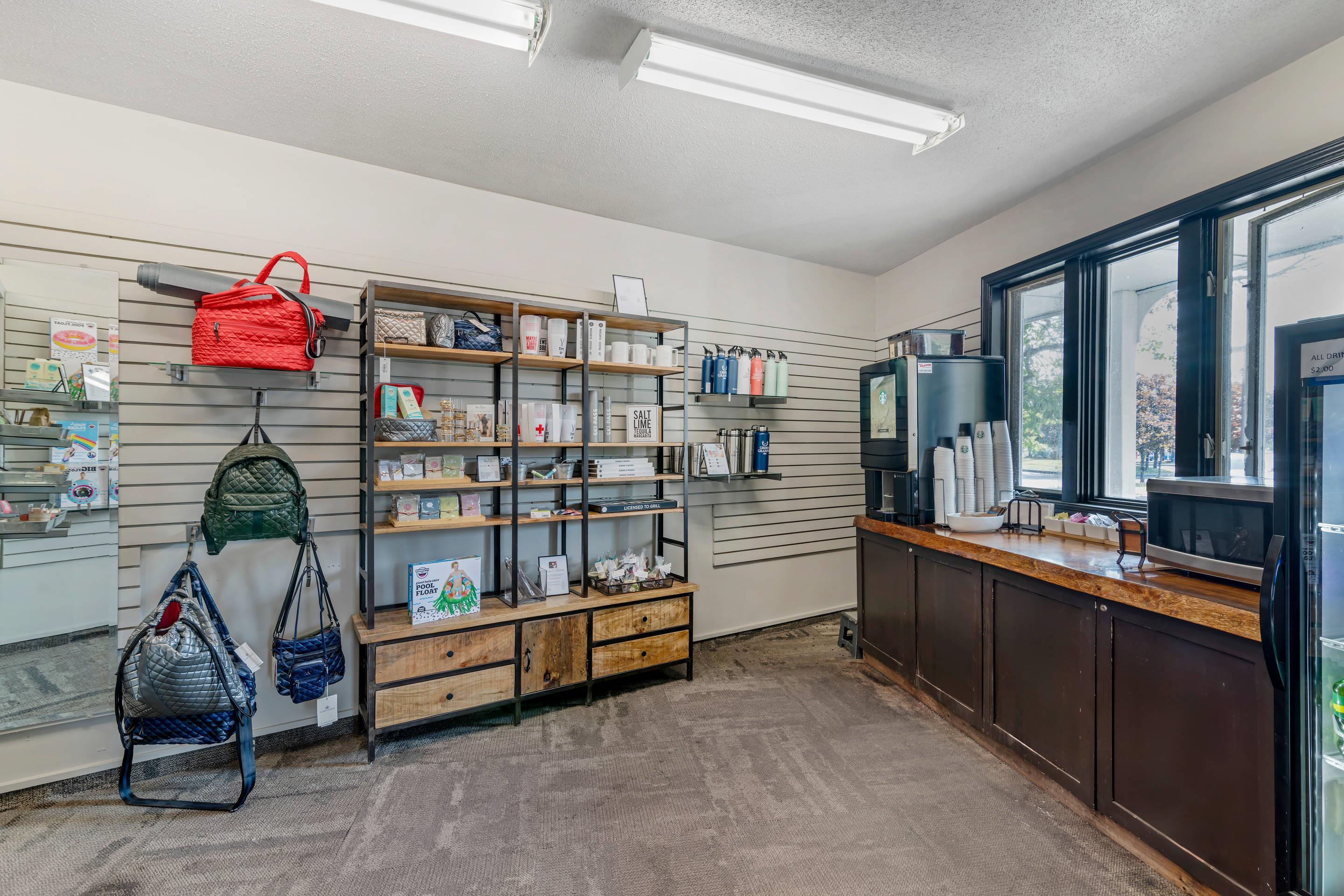 Hotel gift shop | Green Granite Inn, Ascend Hotel Collection
