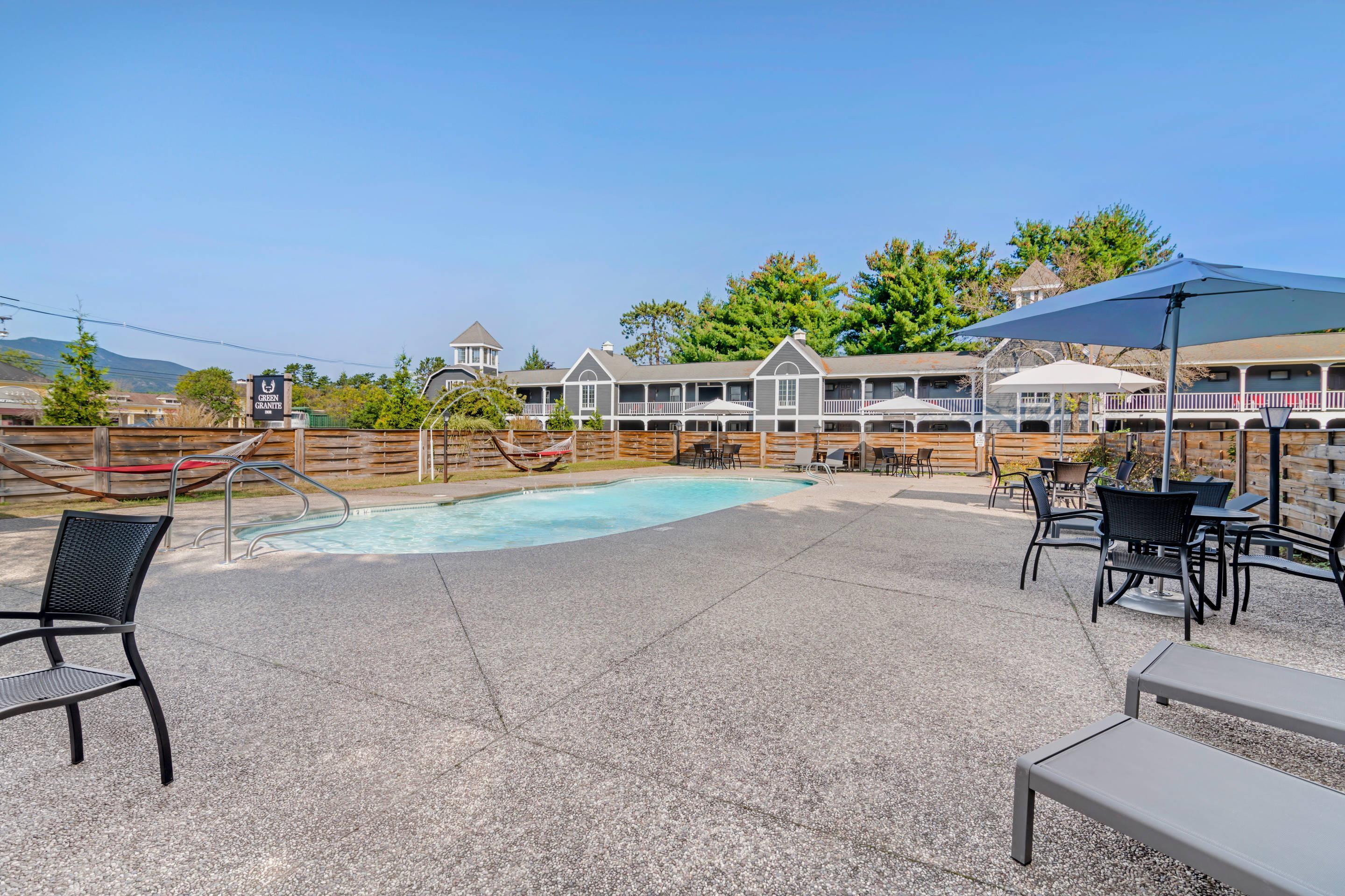 Outdoor pool | Green Granite Inn, Ascend Hotel Collection