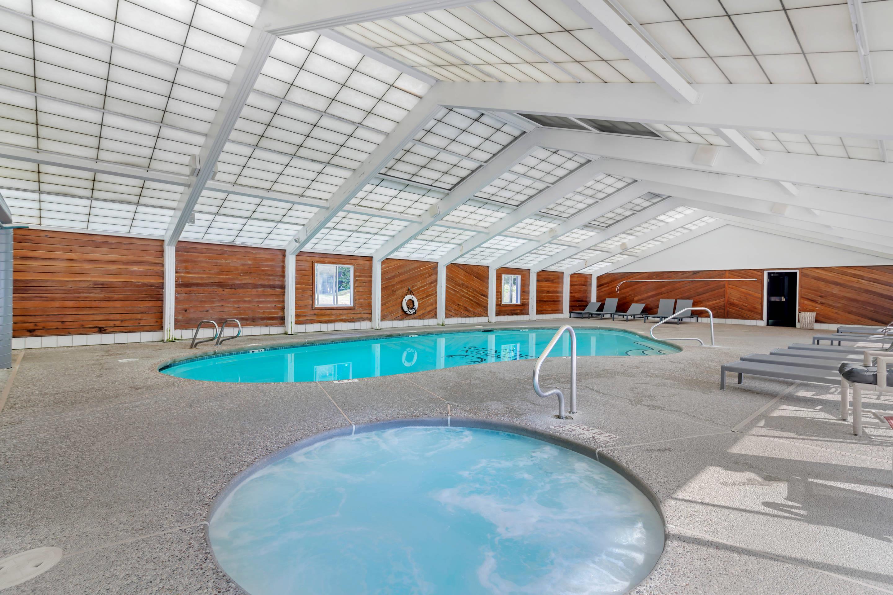 Indoor pool | Green Granite Inn, Ascend Hotel Collection