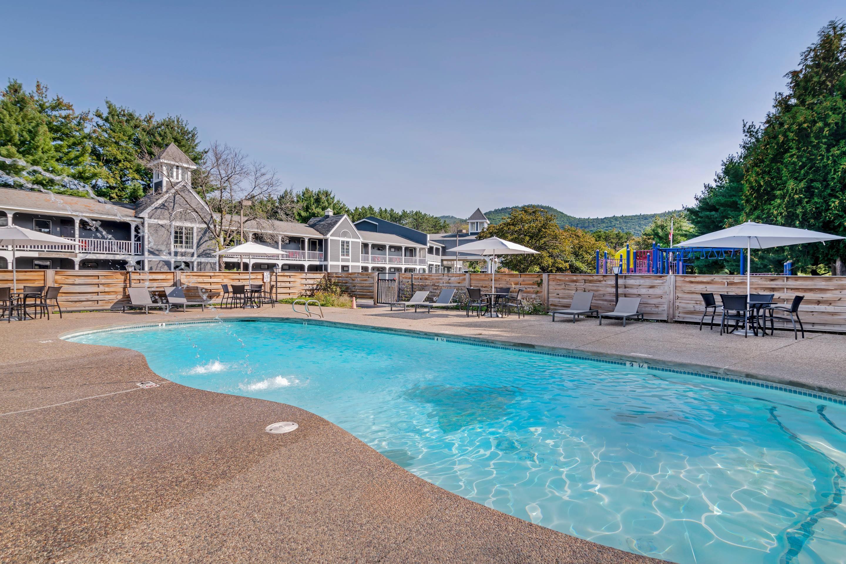 Outdoor pool | Green Granite Inn, Ascend Hotel Collection