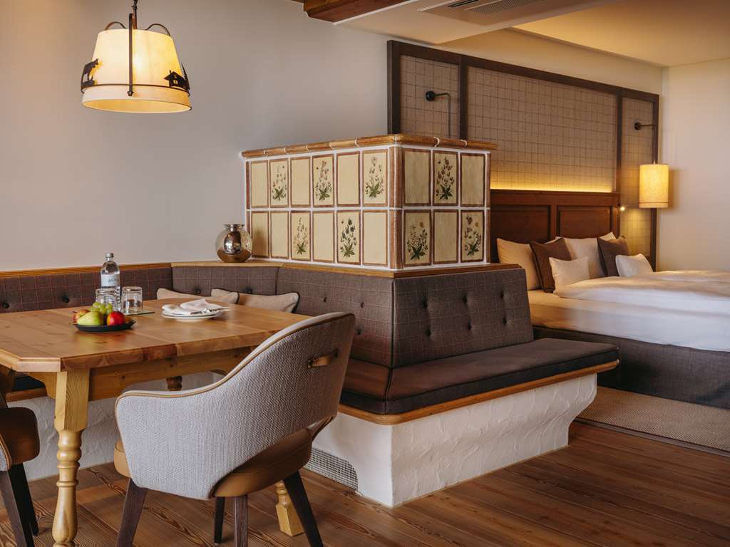 INTERALPEN HOTEL TYROL-guestroom-Guest Room,On-Site.jpg