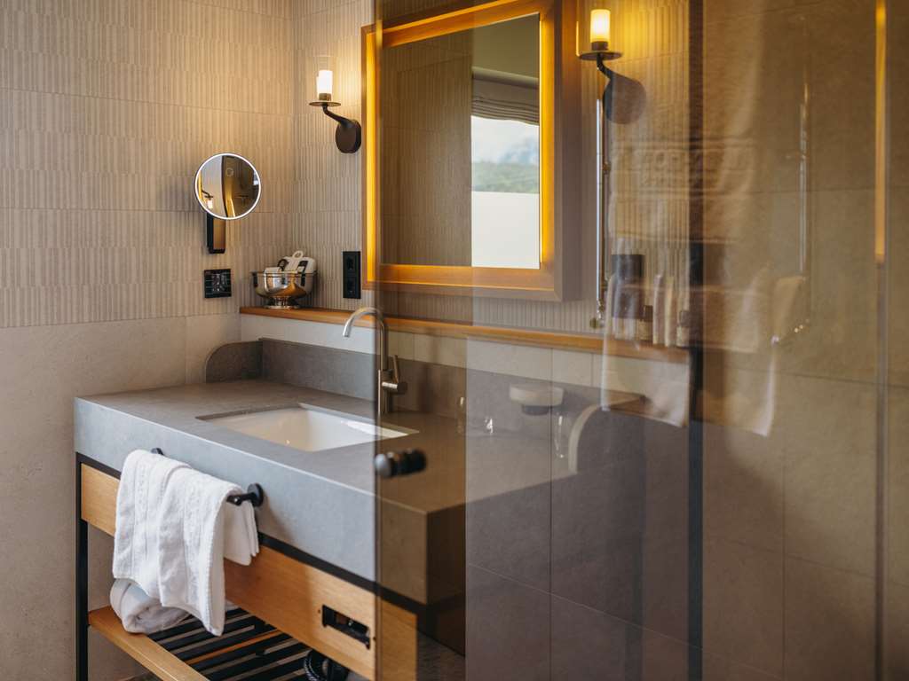 INTERALPEN HOTEL TYROL-guestroom-Guest Room,Suite,On-Site.jpg