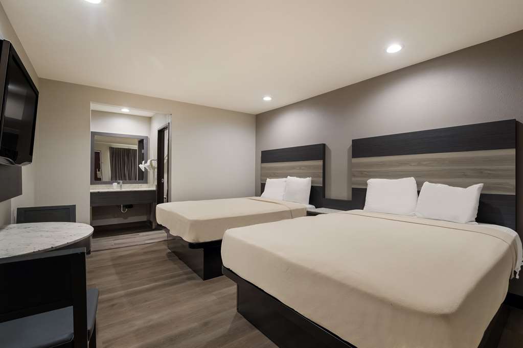 RODEWAY INN SAN BERNARDINO - COLTON-guestroom-Guest Room,On-Site.jpg