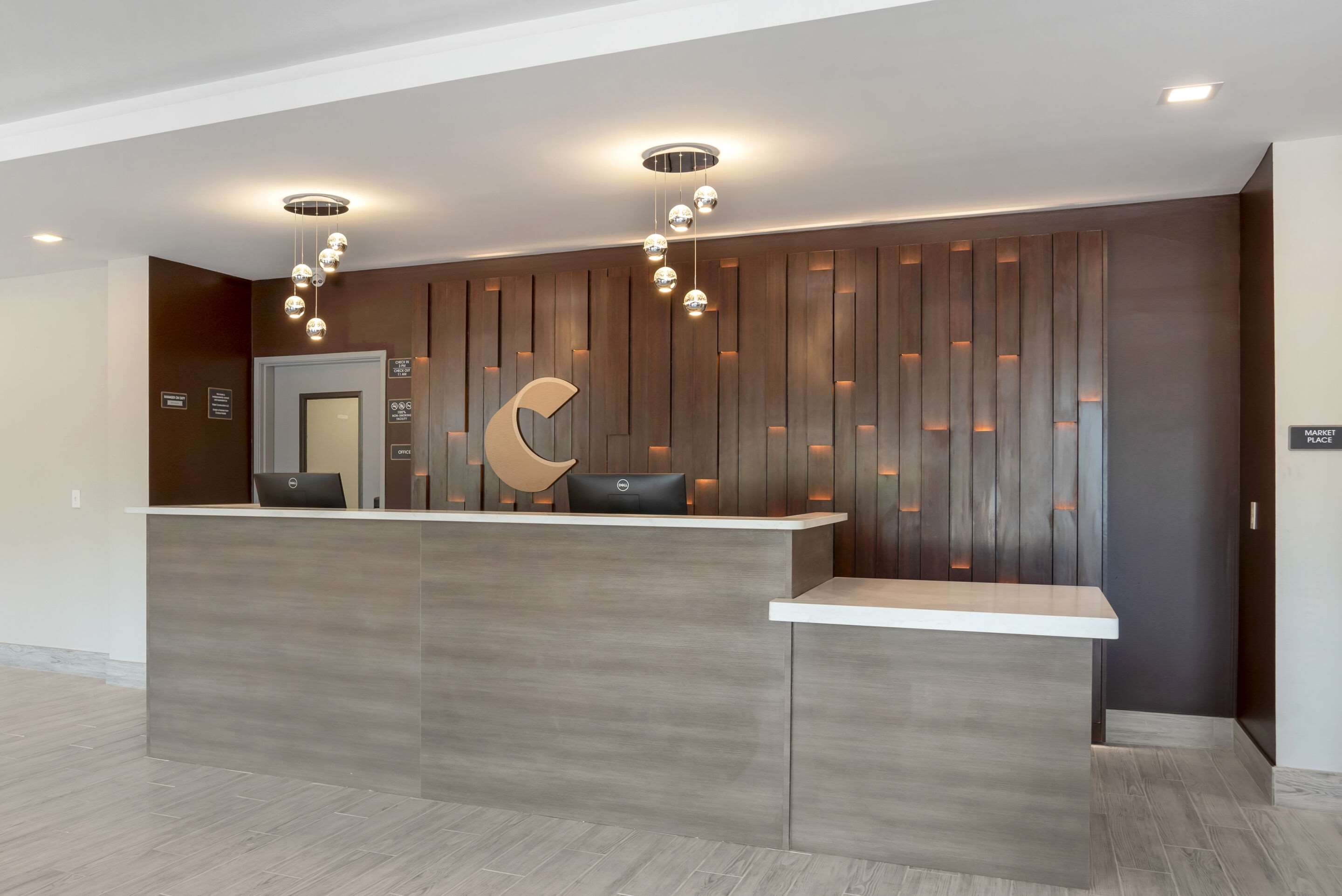 Front desk | Comfort Inn & Suites Destin near Henderson Beach