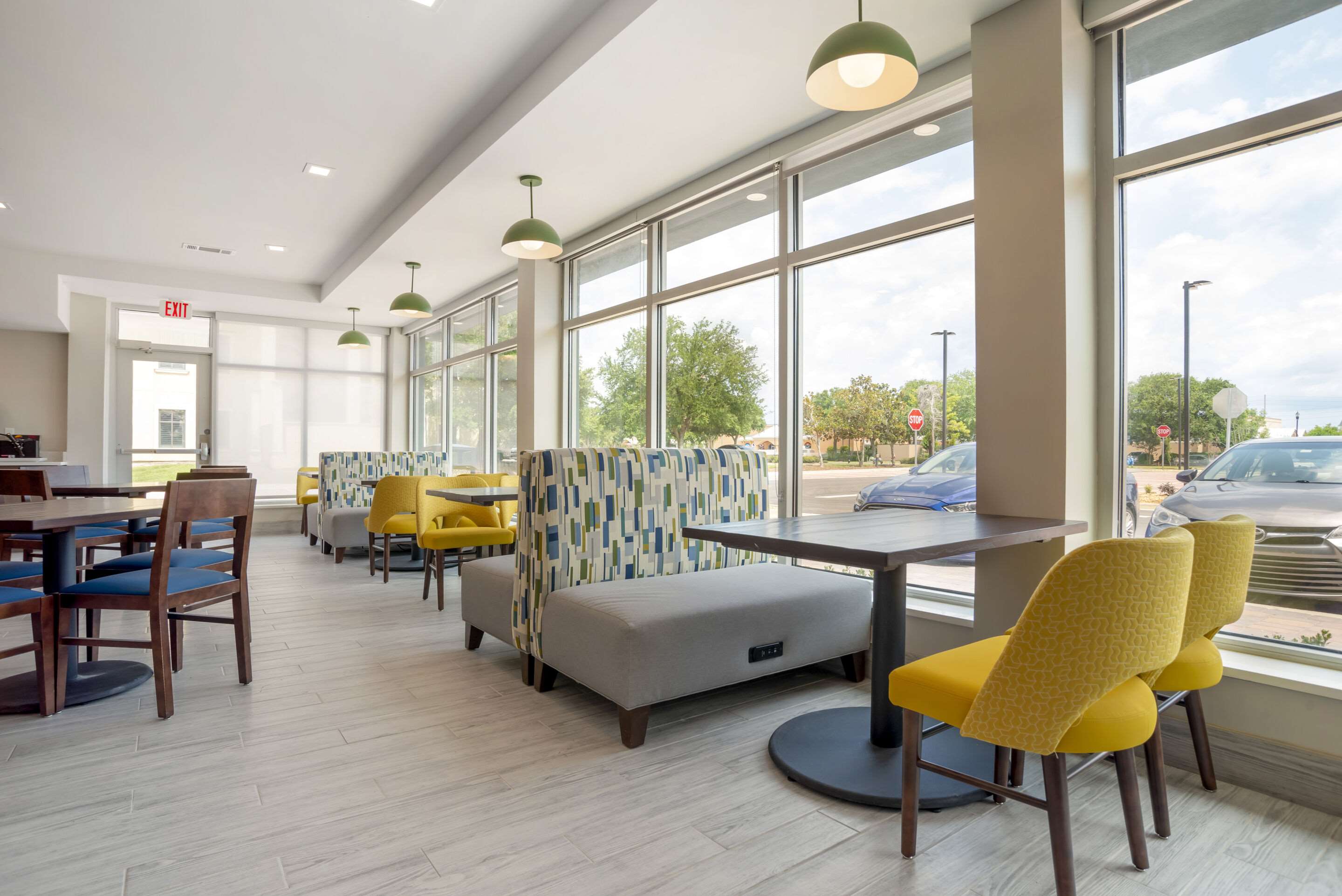 Enjoy breakfast in this seating area | Comfort Inn & Suites Destin near Henderson Beach