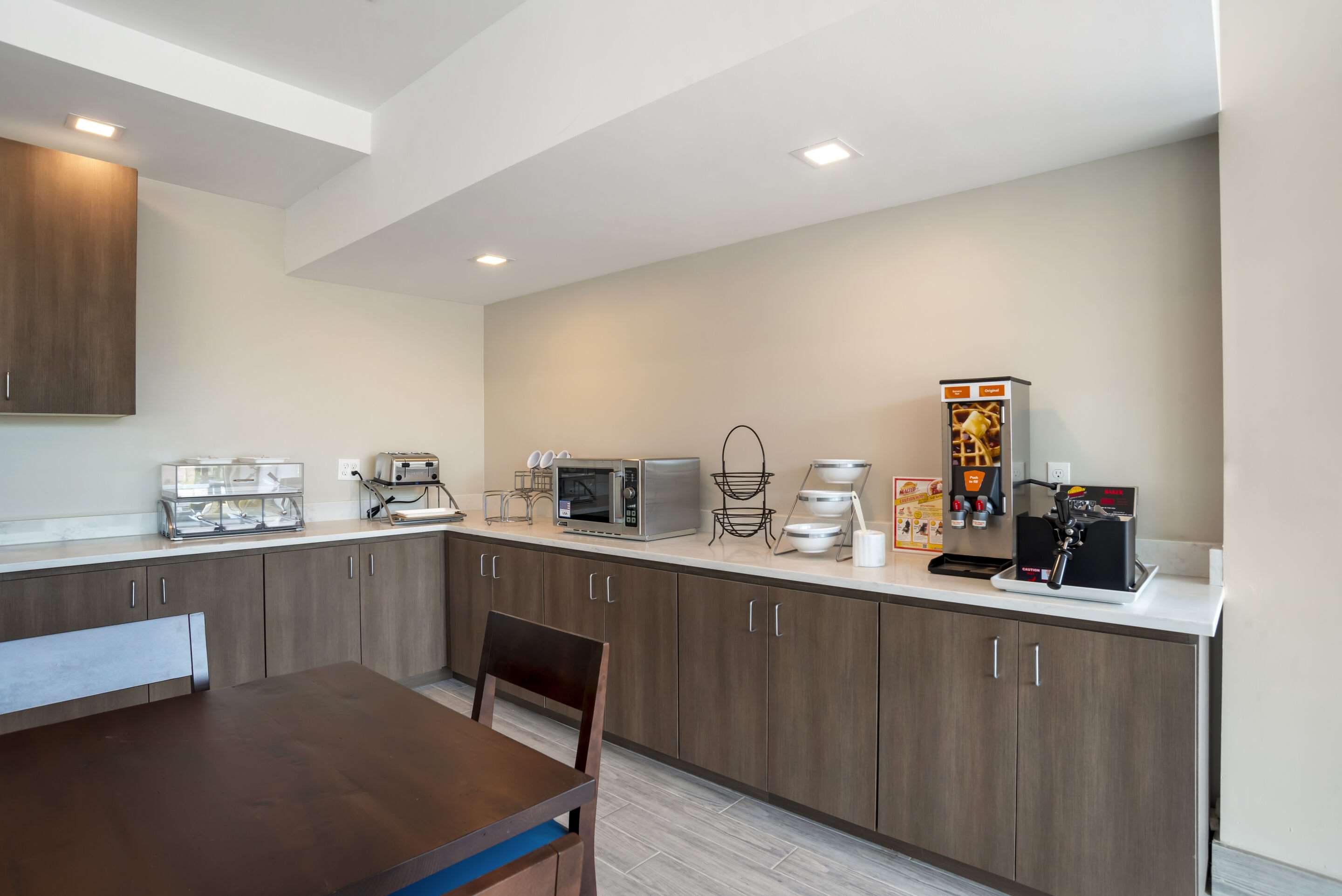 Breakfast bar | Comfort Inn & Suites Destin near Henderson Beach