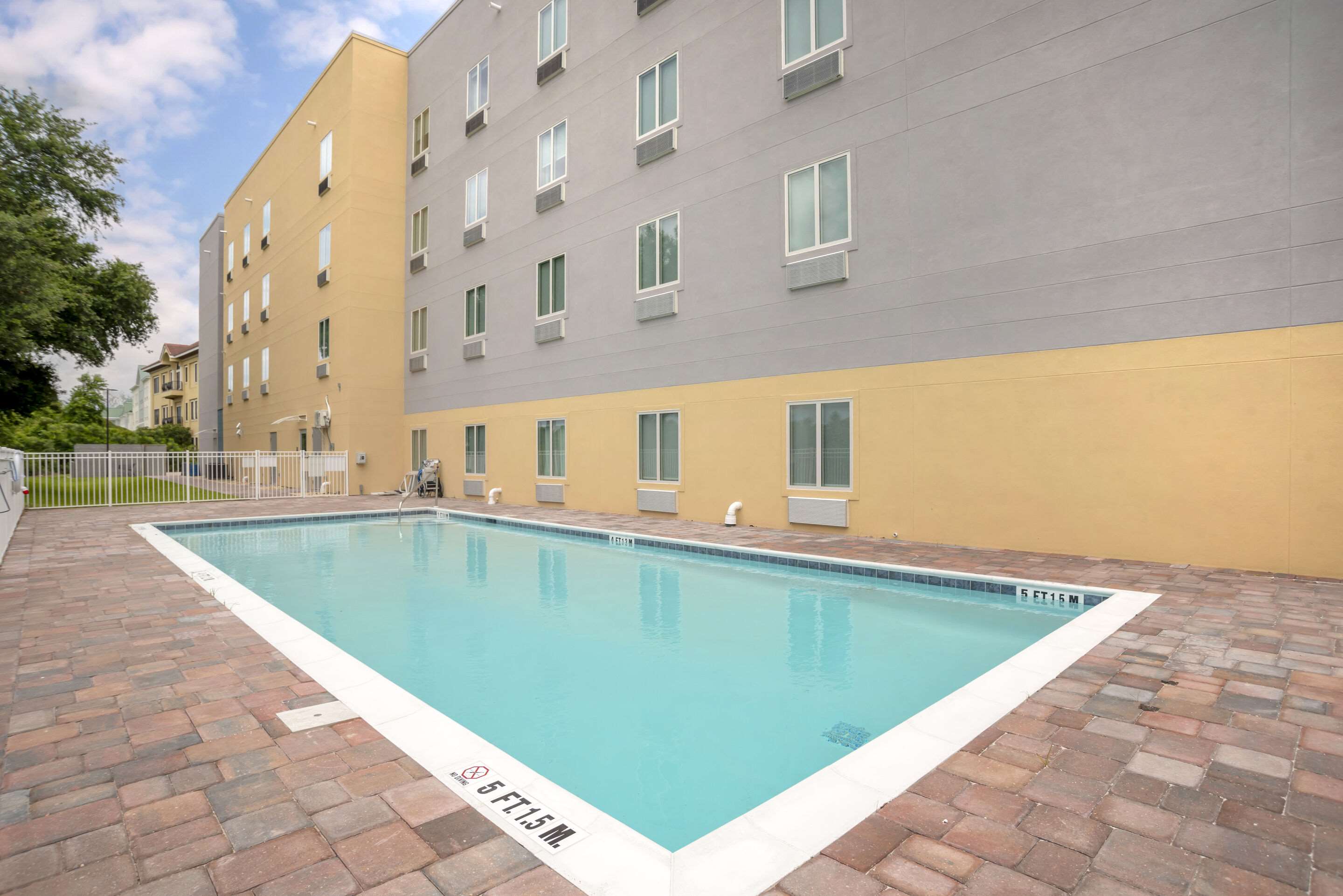Outdoor pool | Comfort Inn & Suites Destin near Henderson Beach