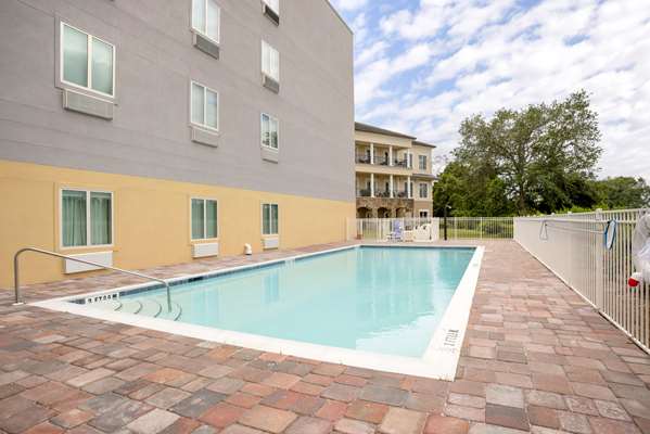 Pool - Comfort Inn & Suites Destin Beach
