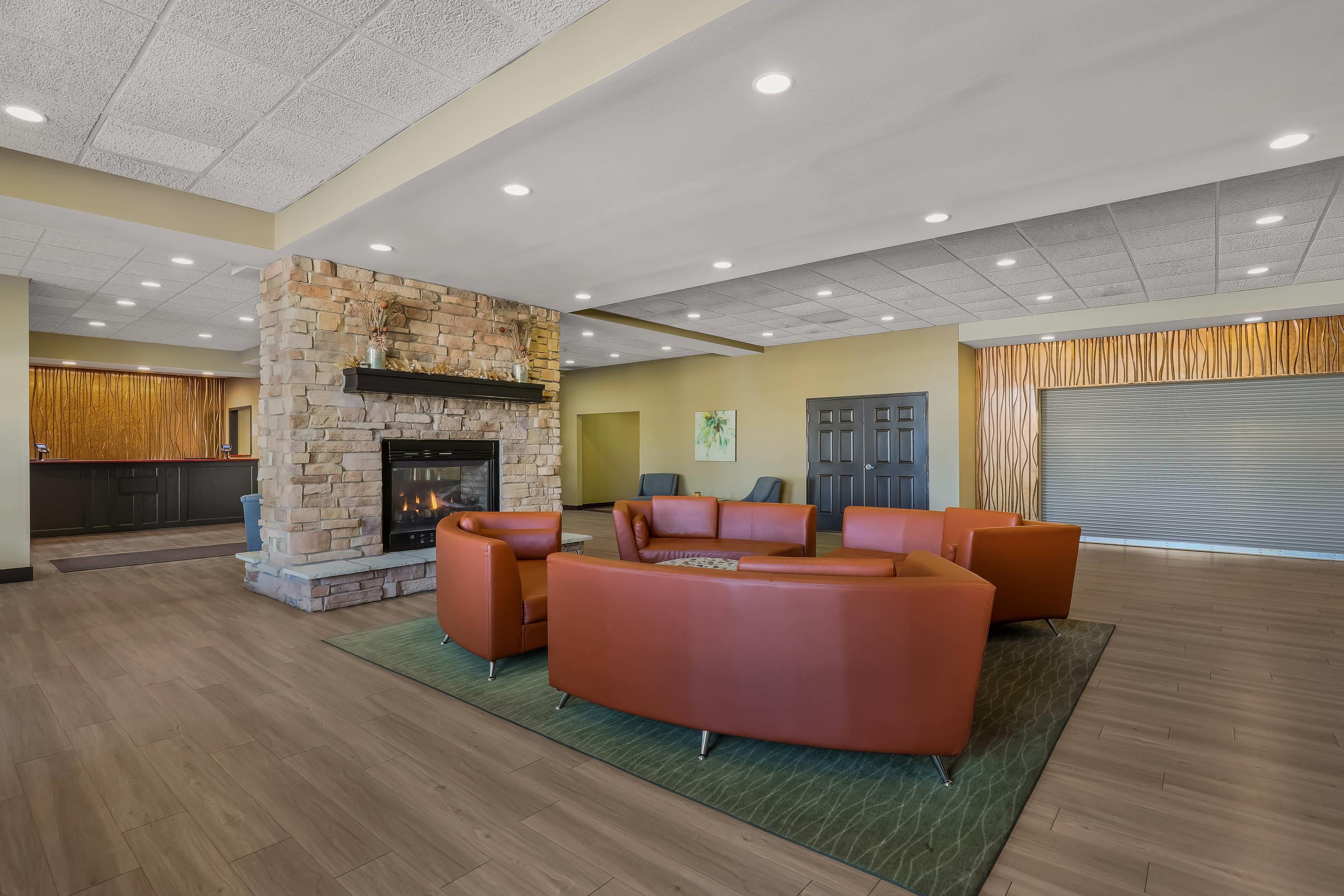 Hotel lobby | MainStay Suites Fitchburg - Madison