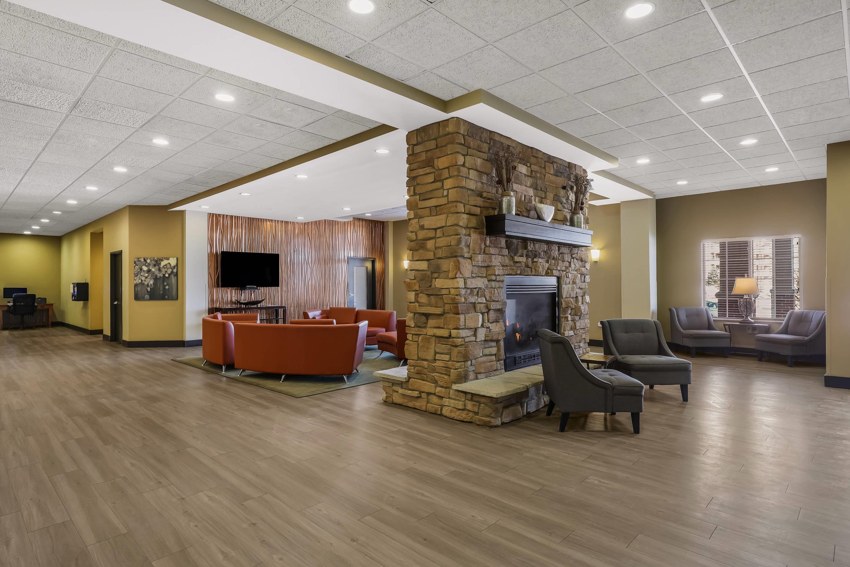 Hotel lobby | MainStay Suites Fitchburg - Madison