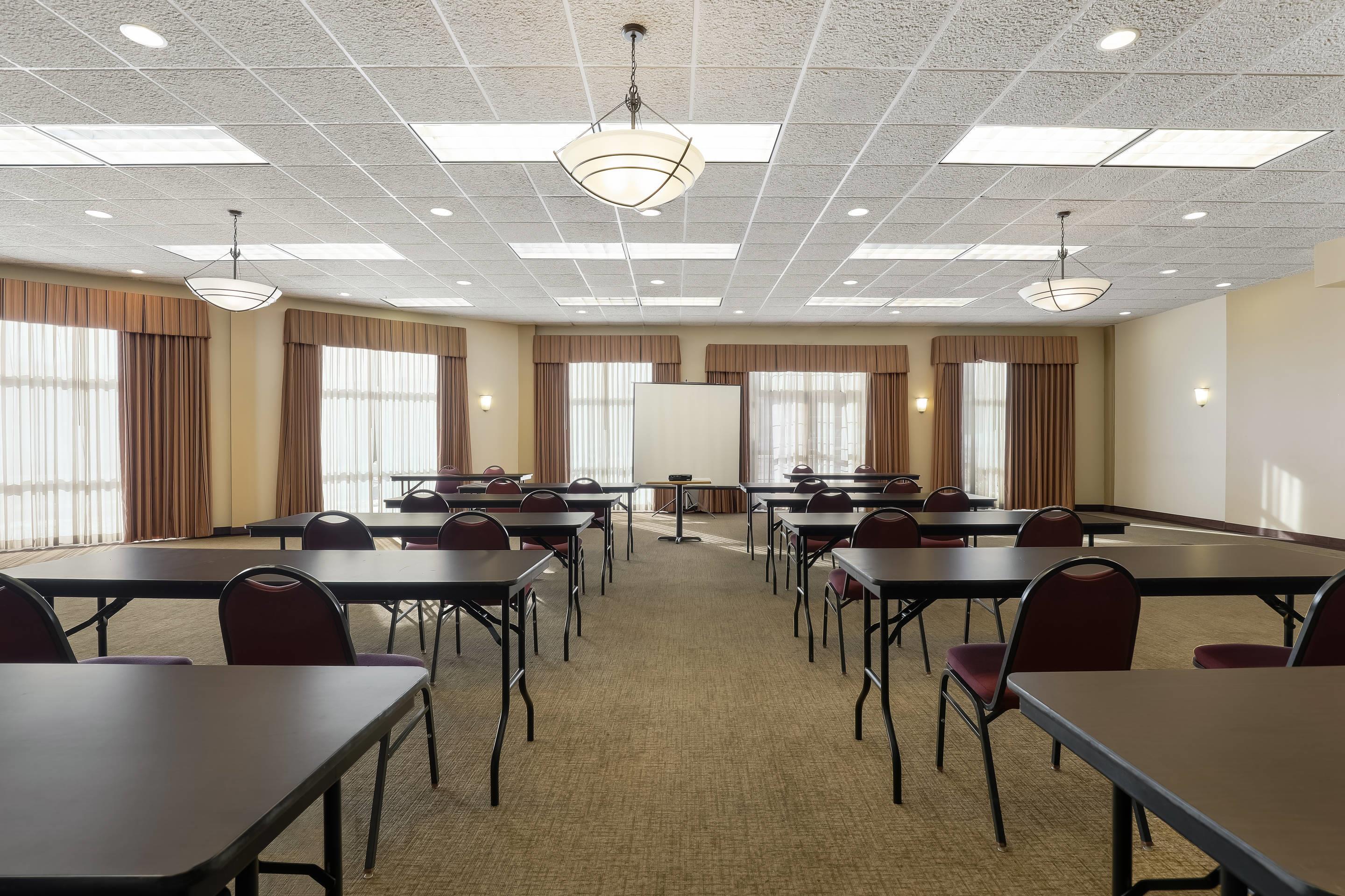 Meeting room | MainStay Suites Fitchburg - Madison
