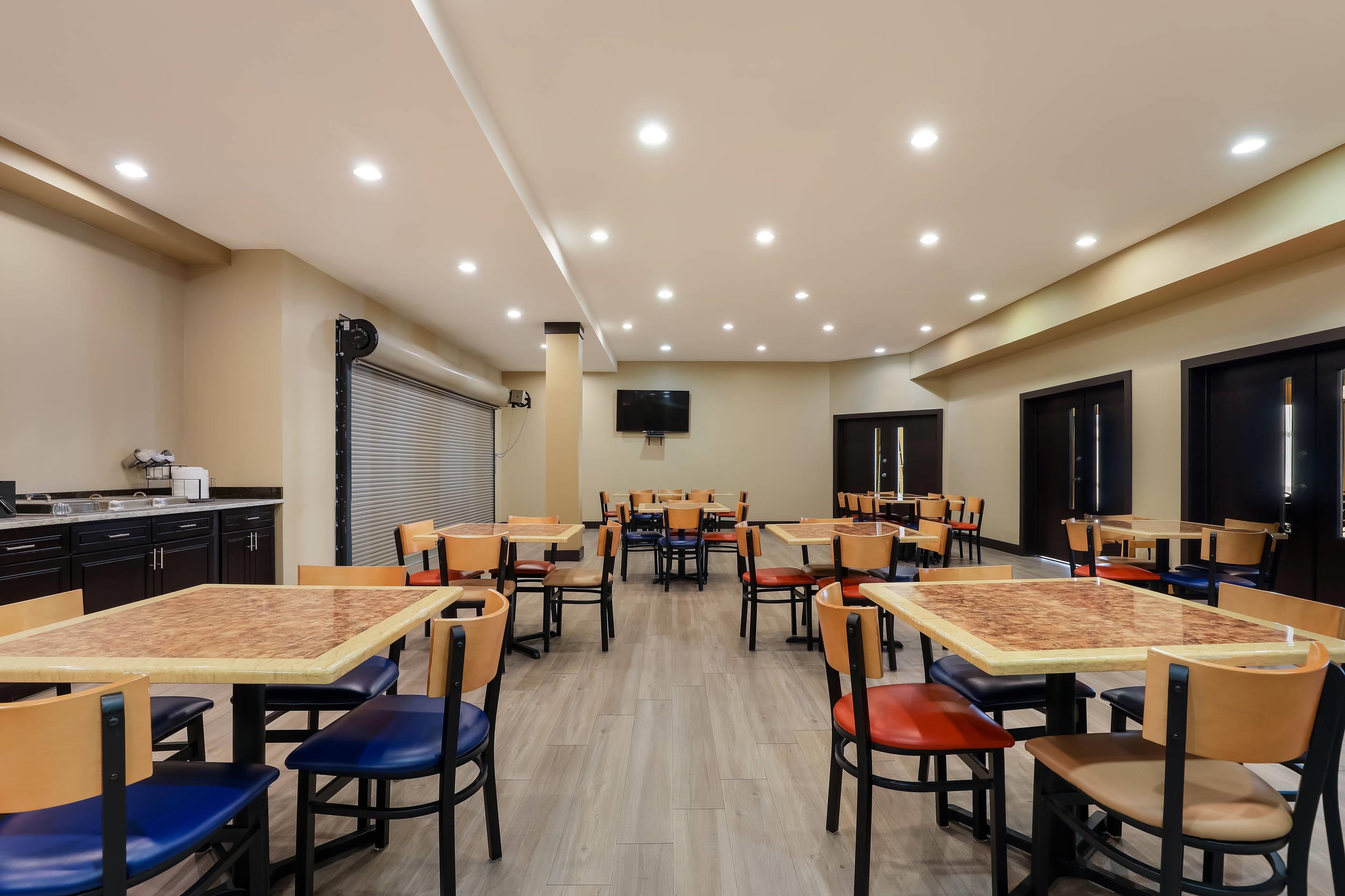 Enjoy breakfast in this seating area | MainStay Suites Fitchburg - Madison