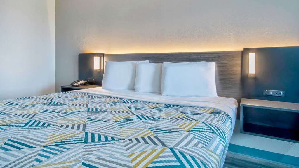 STUDIO 6 TEXARKANA, TX-guestroom-Guest Room,Suite,On-Site.jpg