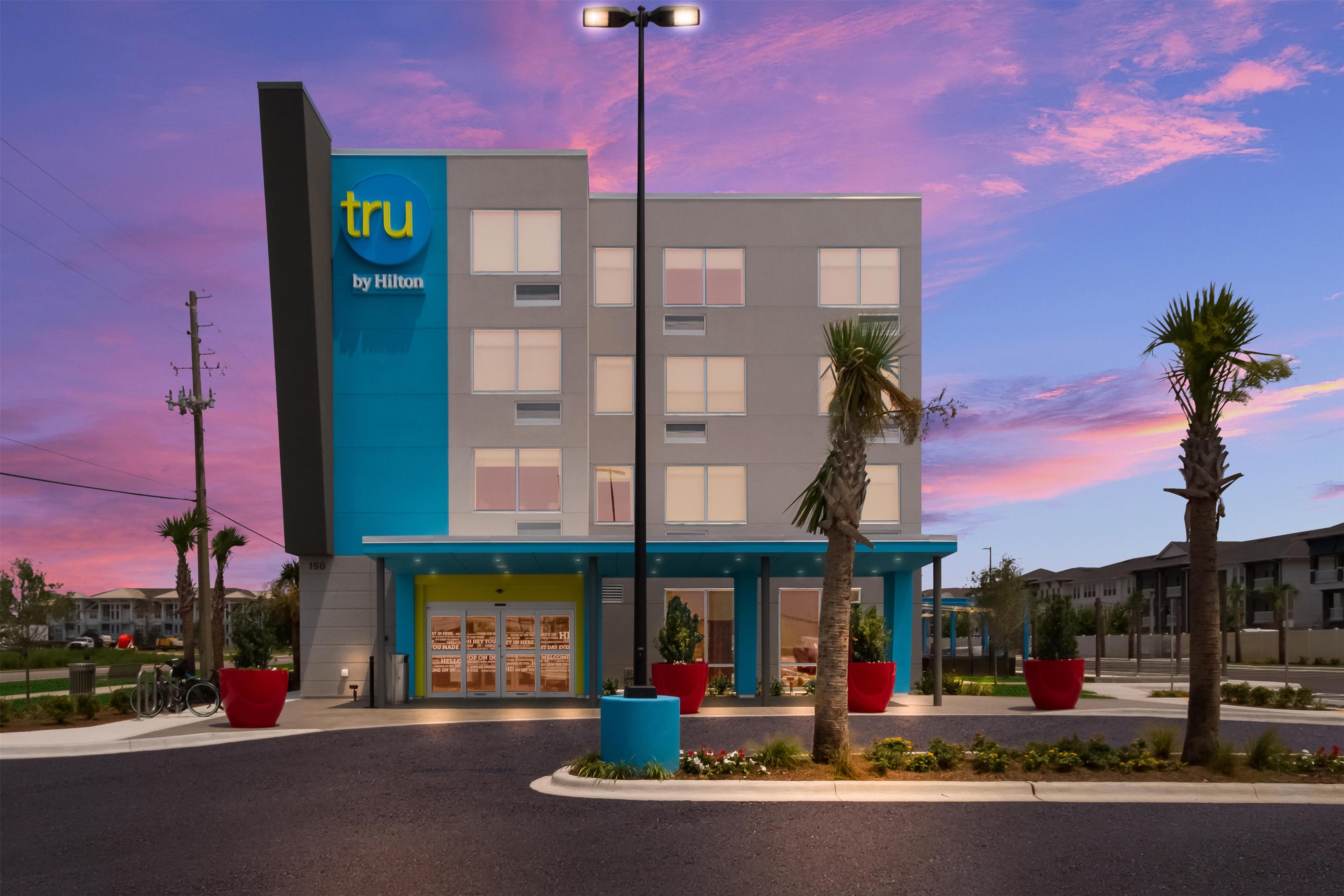 Exterior | Tru By Hilton Destin
