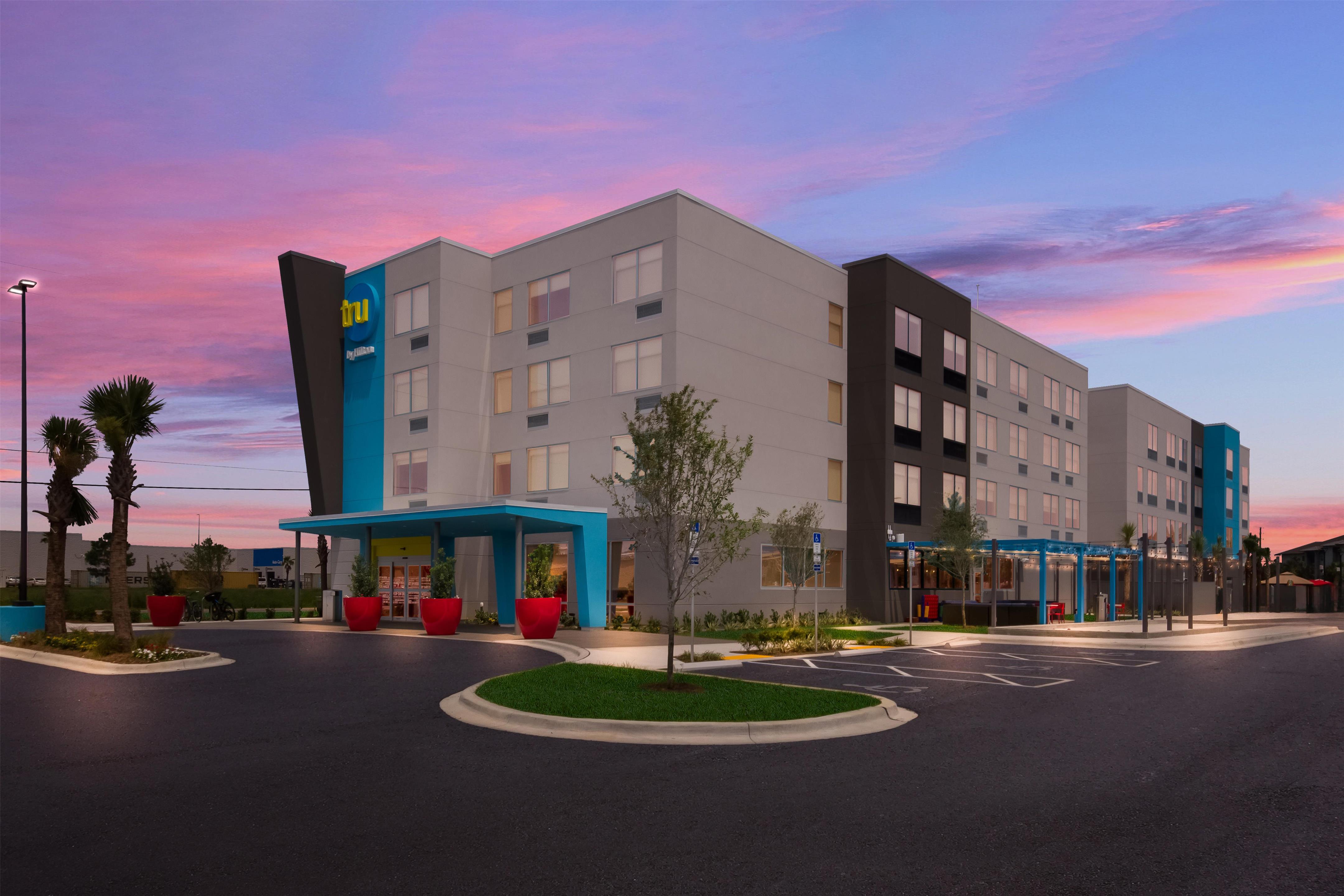 Exterior | Tru By Hilton Destin