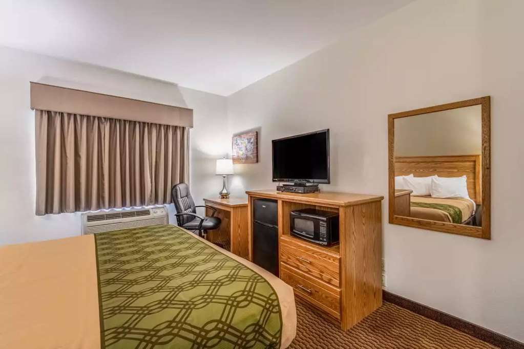 WINGATE BY WYNDHAM NEW CASTLE - GLE-guestroom-Guest Room,On-Site.jpg