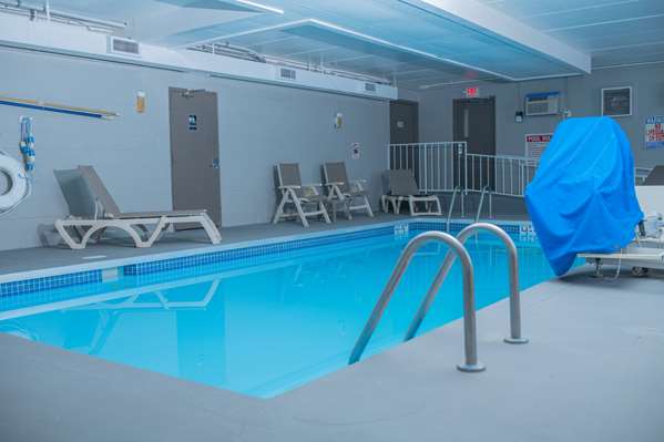 Pool - Americinn Madison