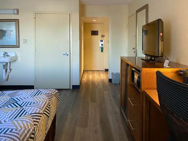  - Rodeway Inn South Gate