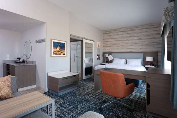  - Hampton Inn & Suites Manistee