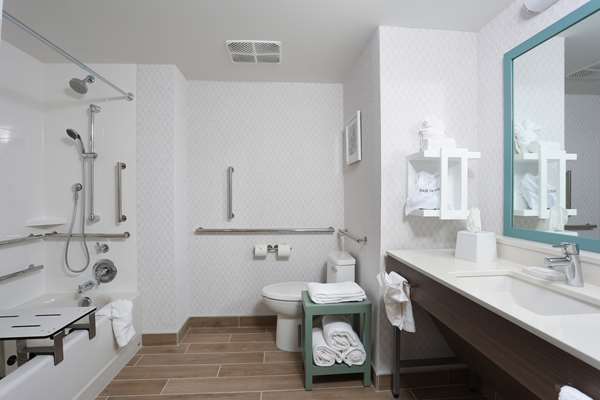  - Hampton Inn & Suites Manistee