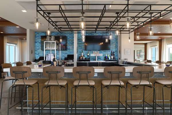 Bar - Hampton Inn & Suites Manistee