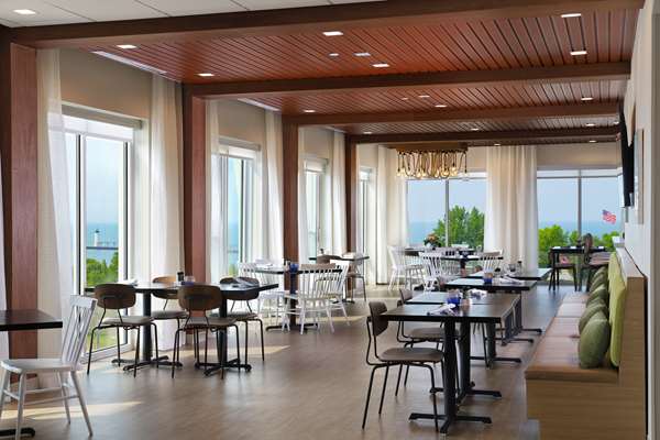 Restaurant - Hampton Inn & Suites Manistee