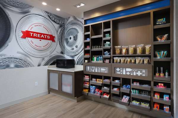 Restaurant - Hampton Inn & Suites Manistee