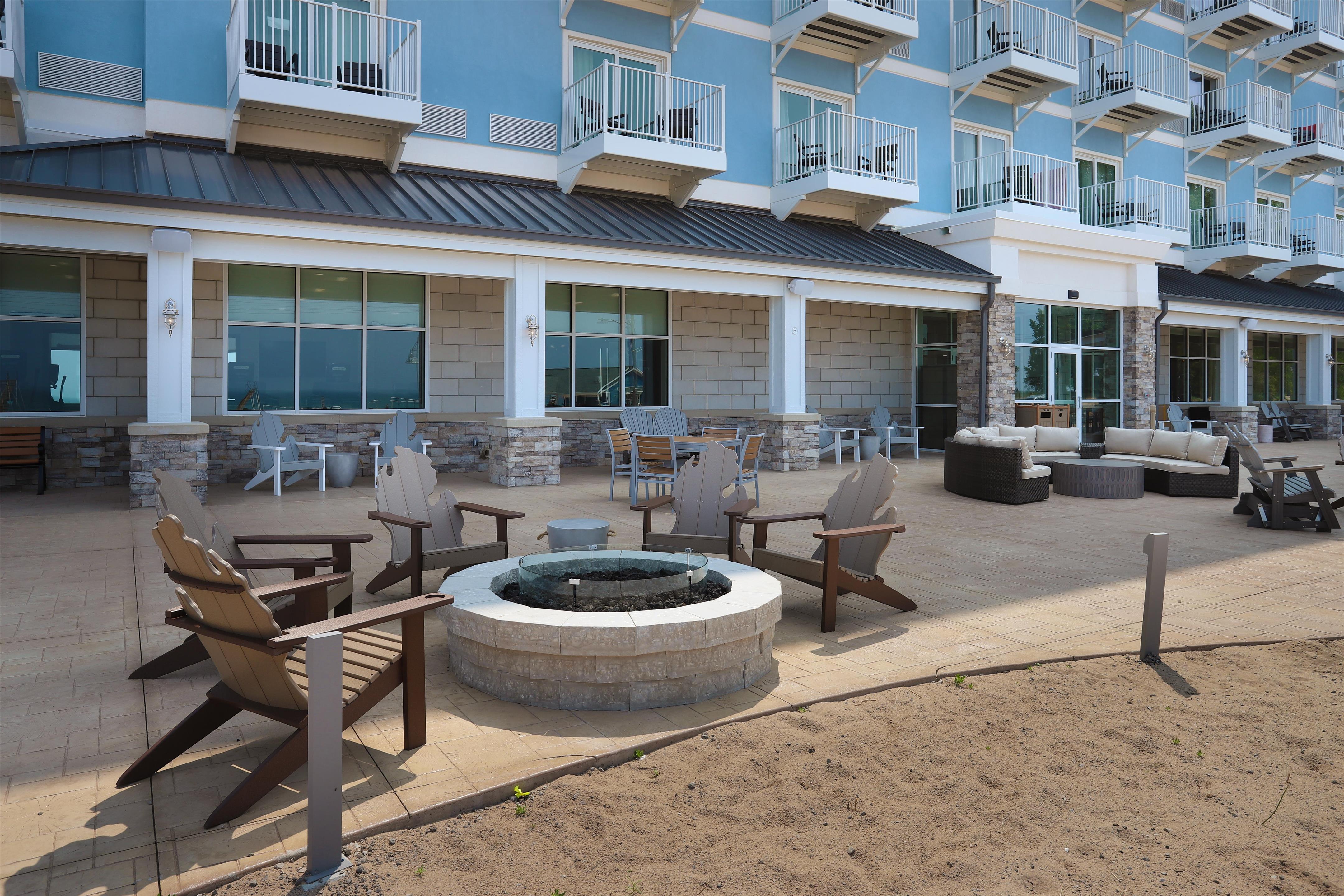 Exterior | Hampton Inn & Suites Manistee Waterfront