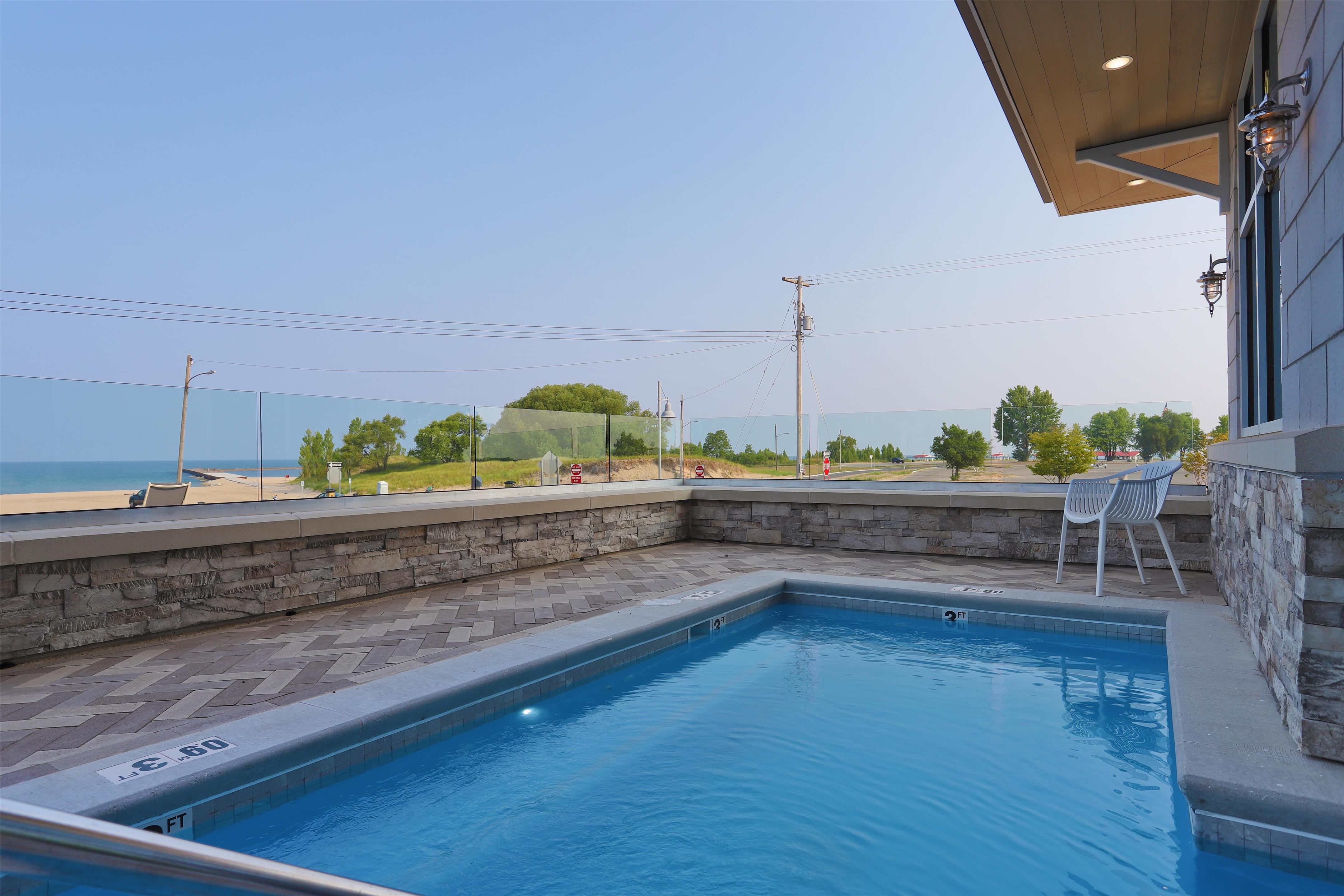 Pool | Hampton Inn & Suites Manistee Waterfront