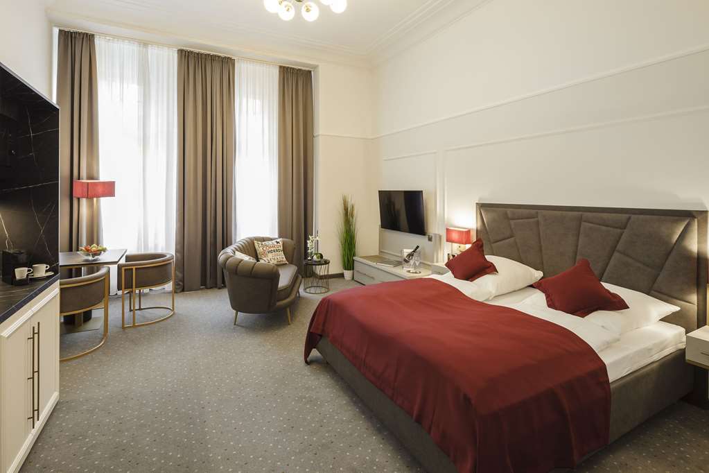 STAR APART HANSA HOTEL-guestroom-Guest Room,On-Site.jpg