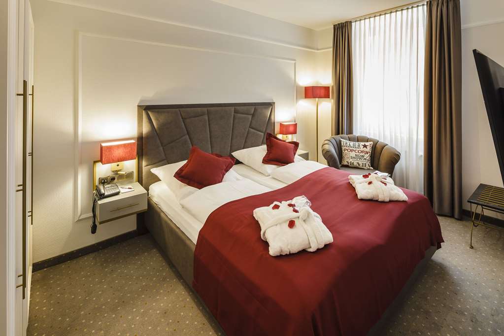 STAR APART HANSA HOTEL-guestroom-Guest Room,Suite,On-Site.jpg