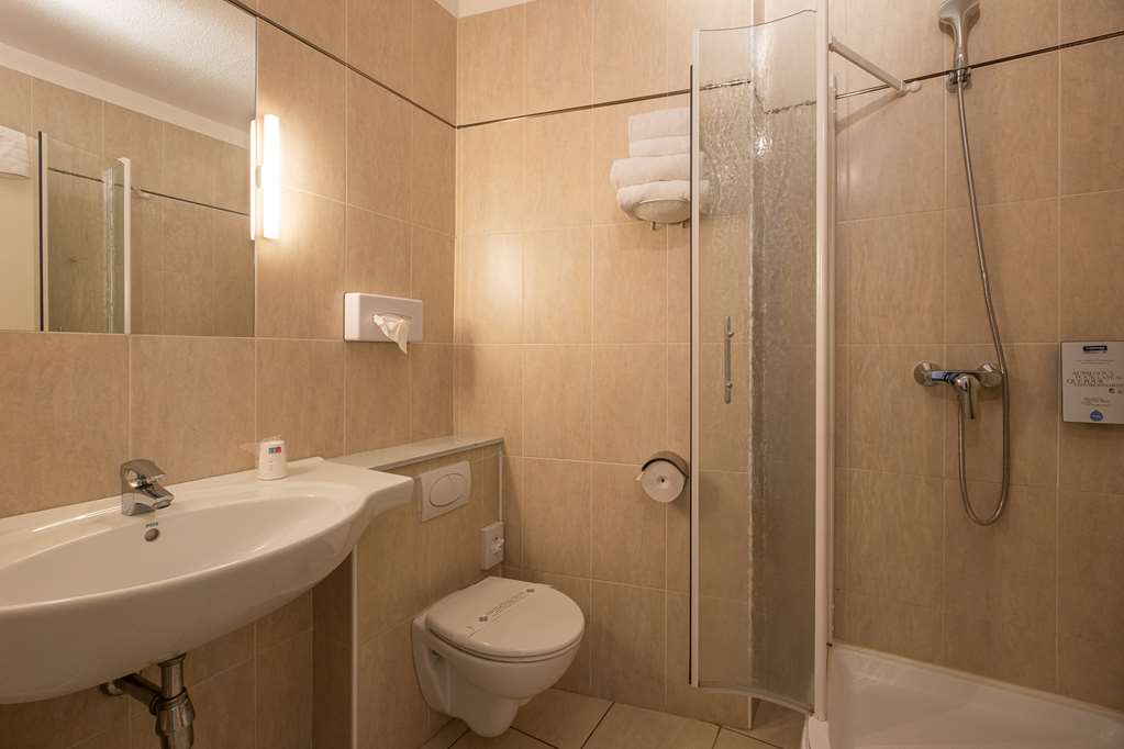 OG CITY HOTEL L HIPPOCAMPE SETE-guestroom-Guest Room,Bathroom,On-Site.jpg
