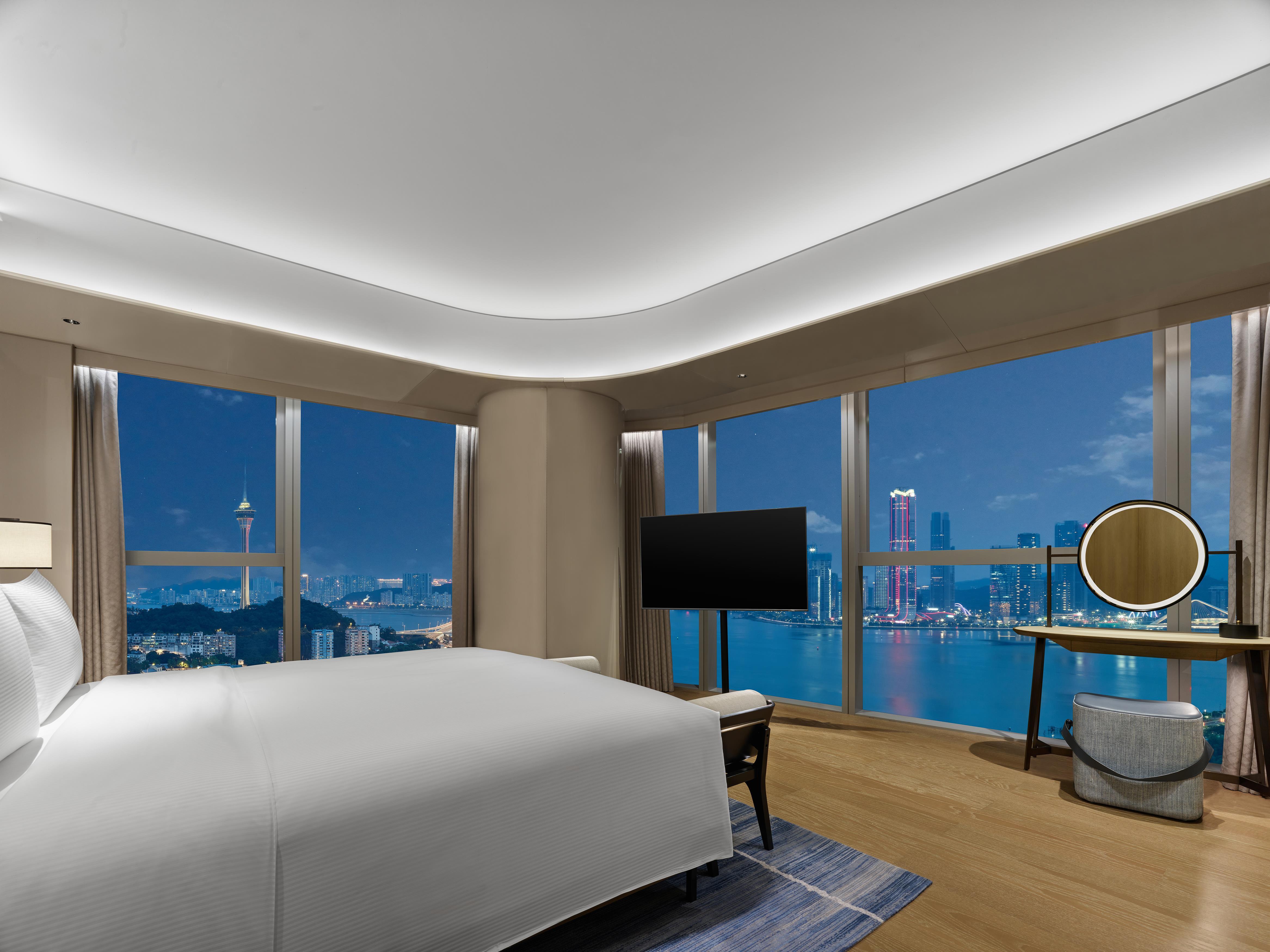 Hilton Zhuhai Room Type - DELUXE SEAVIEW FAMILY ROOM
