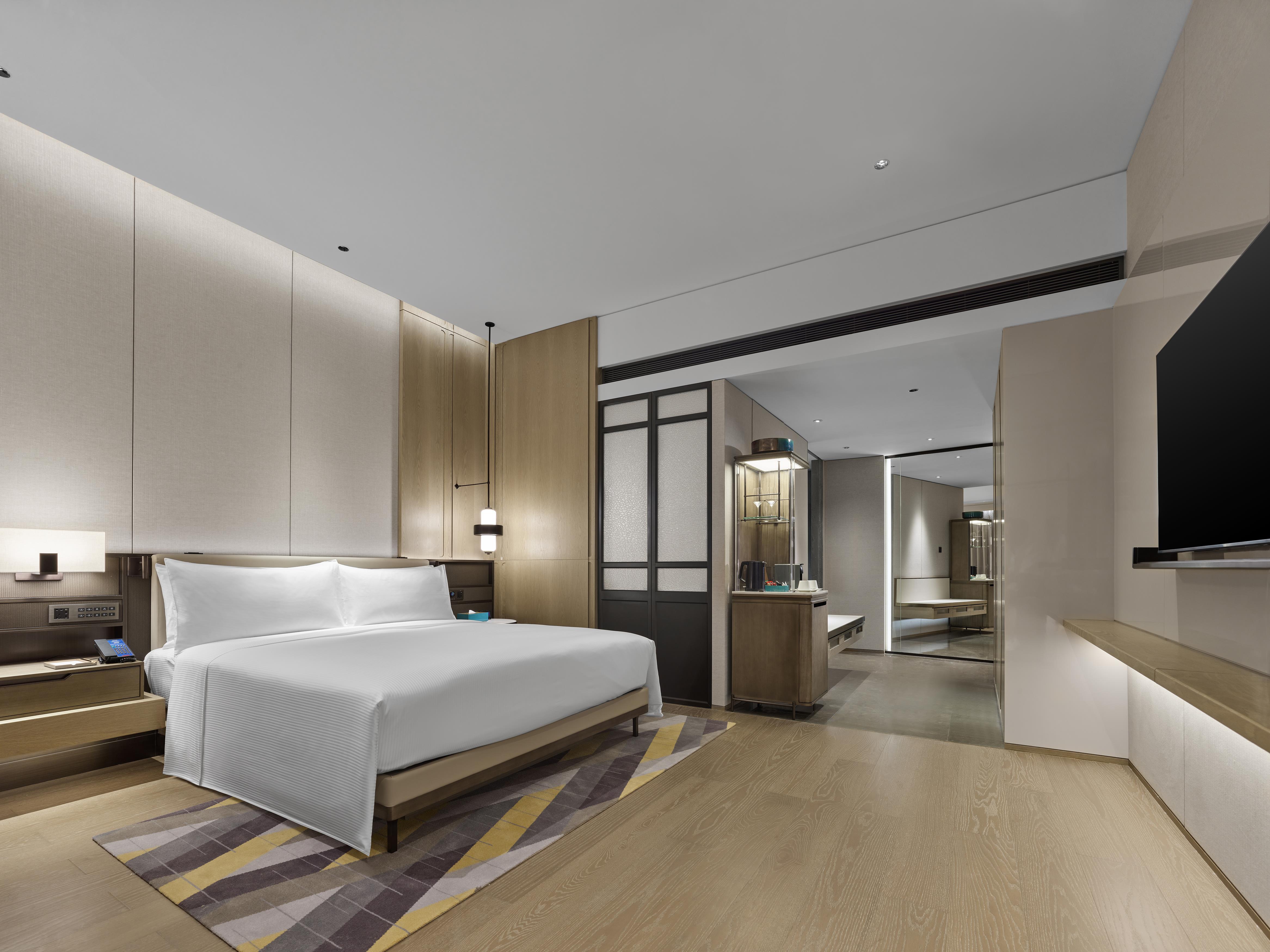 Hilton Zhuhai Room Type - KING PREMIUM ROOM