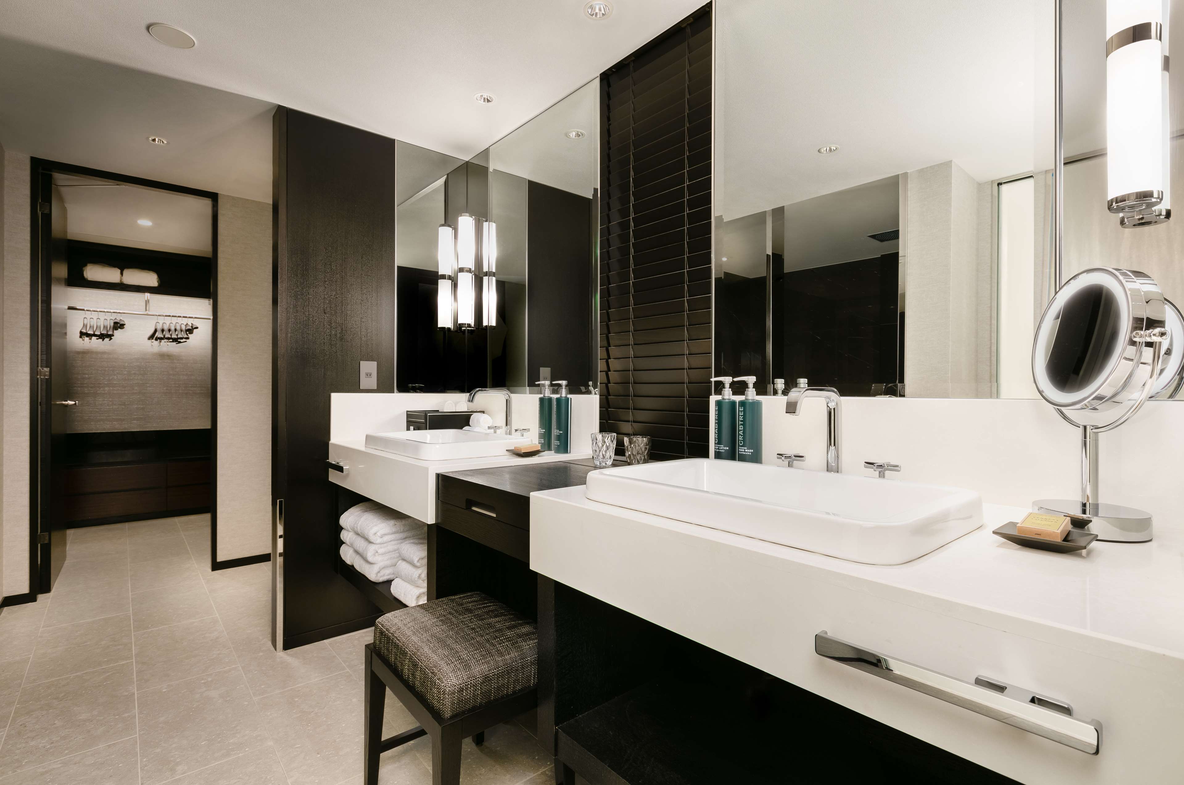 Hilton Yokohama Room Type - TWIN EXEC SUITE HIGH FLR