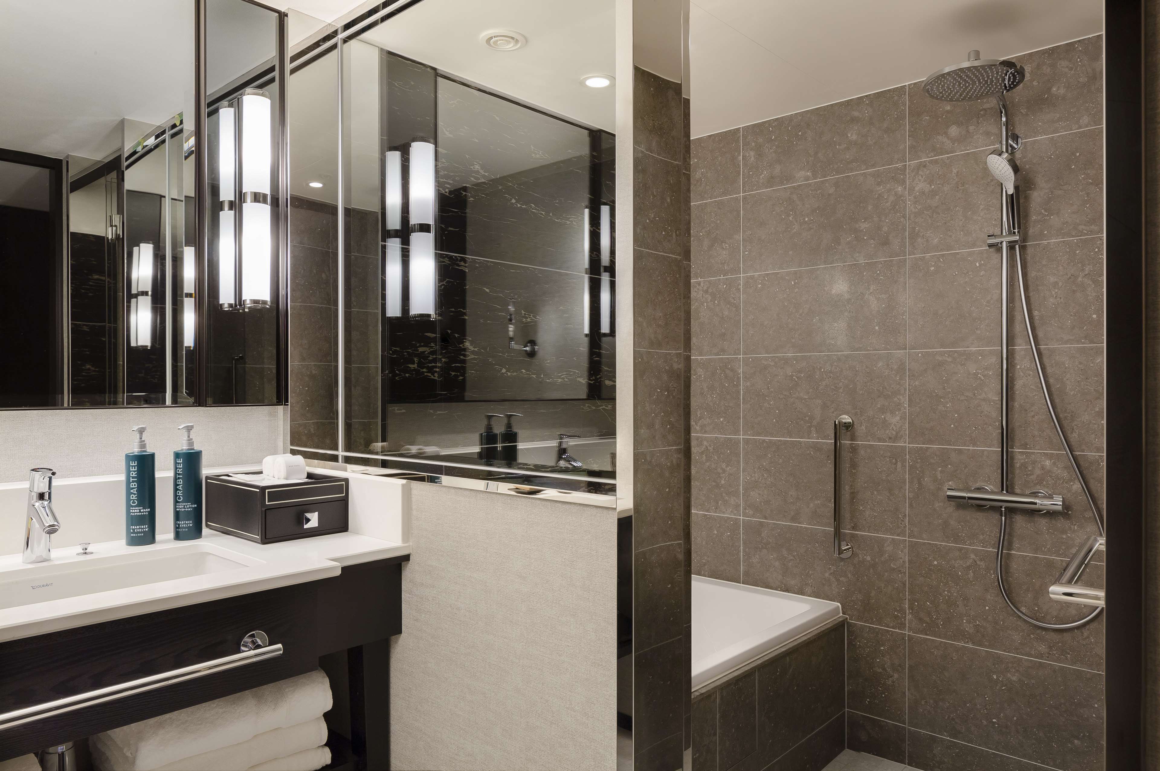 Hilton Yokohama Room Type - TWIN PREMIUM ROOM HIGH FLR