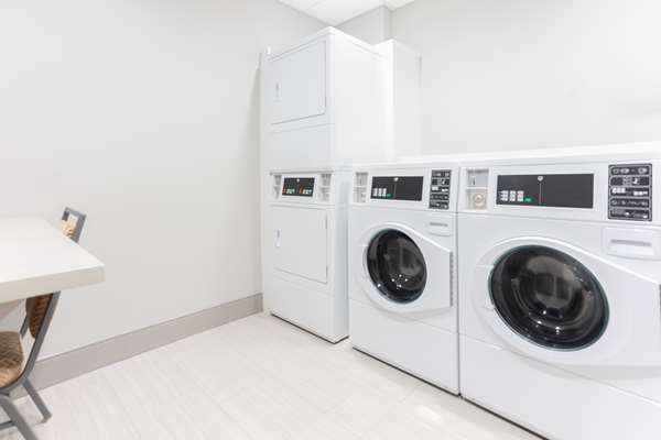  - Hampton Inn & Suites Santa Rosa