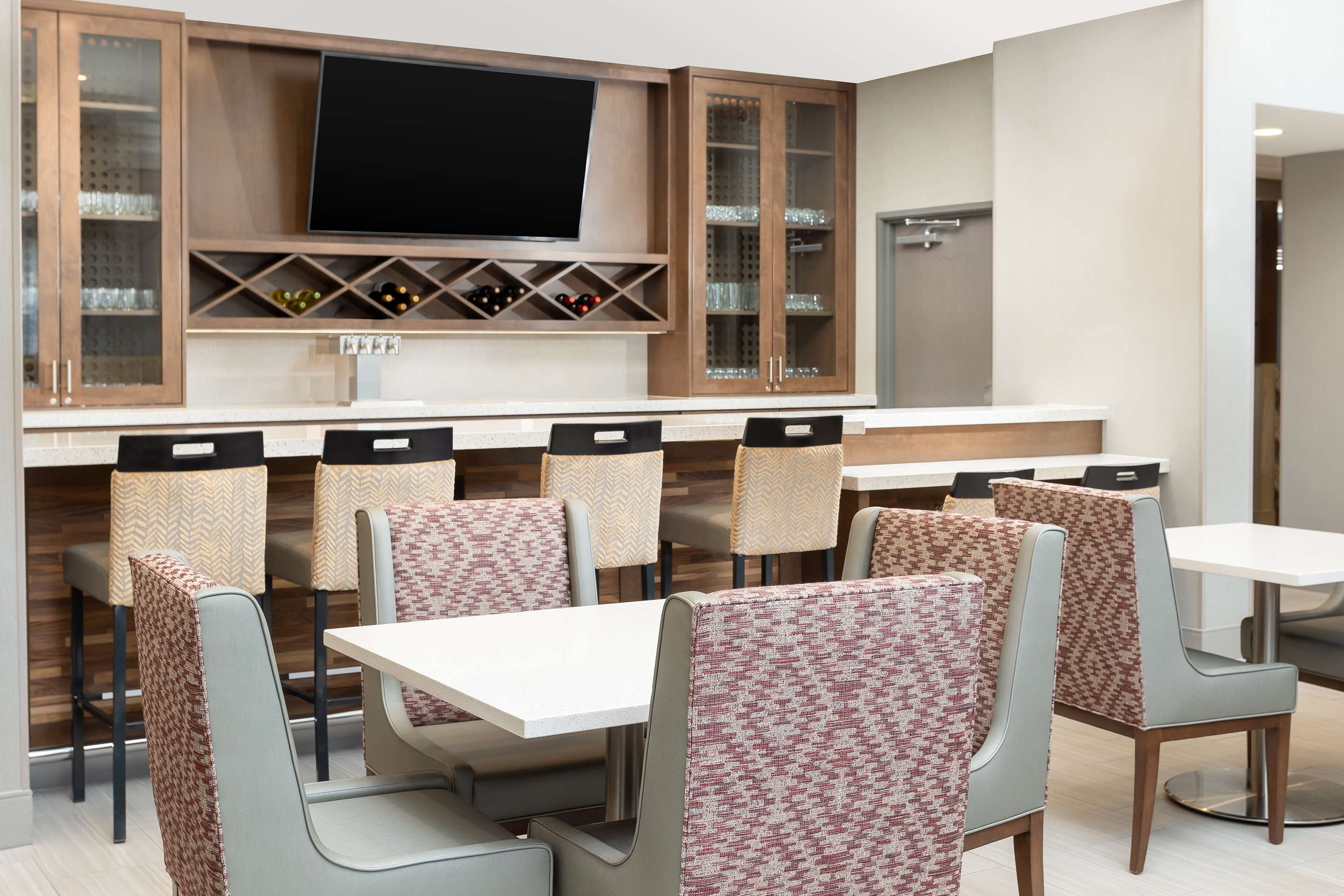 Lobby | Hampton Inn & Suites Santa Rosa Sonoma Wine Country
