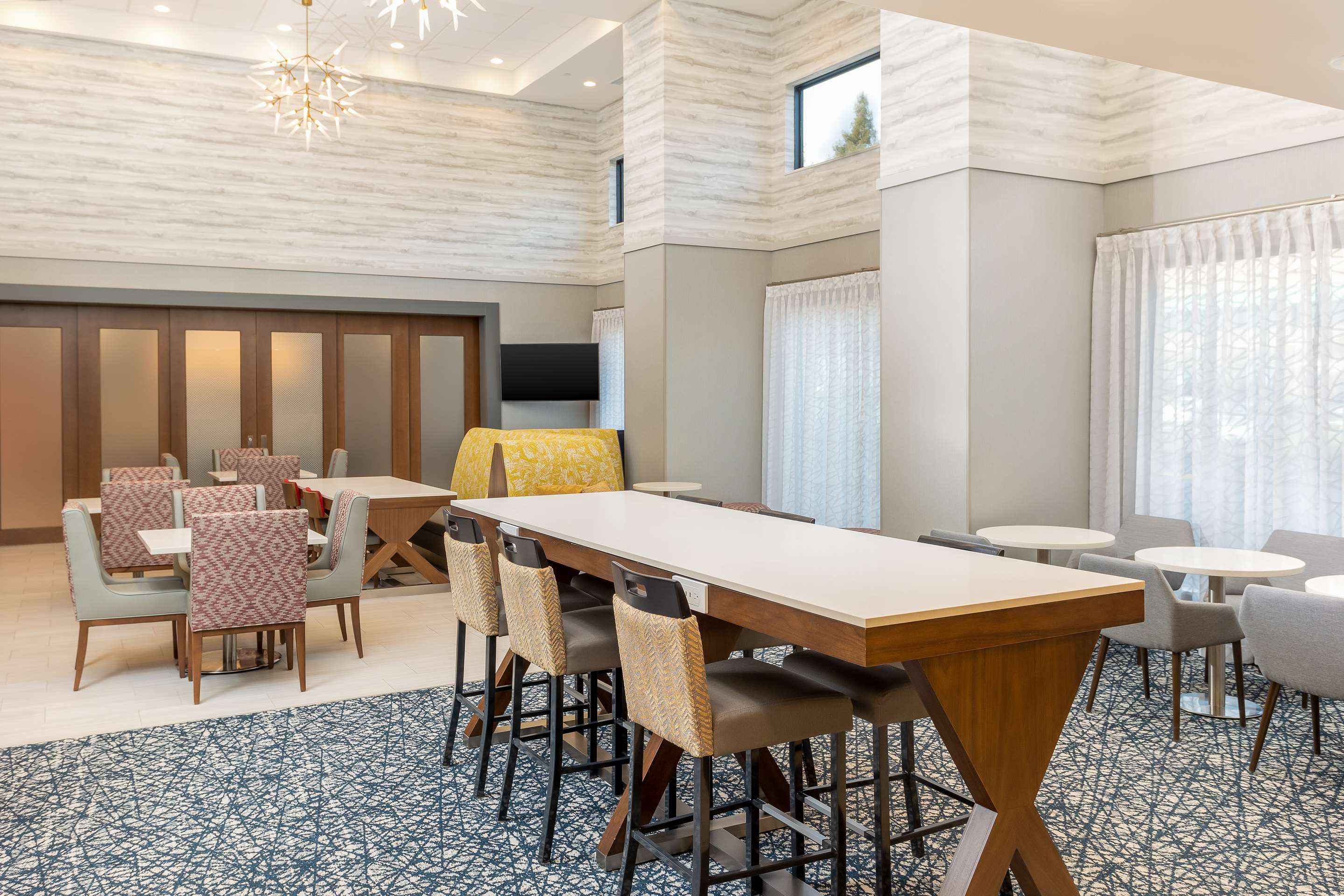Lobby | Hampton Inn & Suites Santa Rosa Sonoma Wine Country