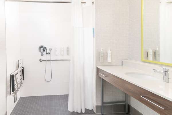  - Hampton Inn & Suites Santa Rosa