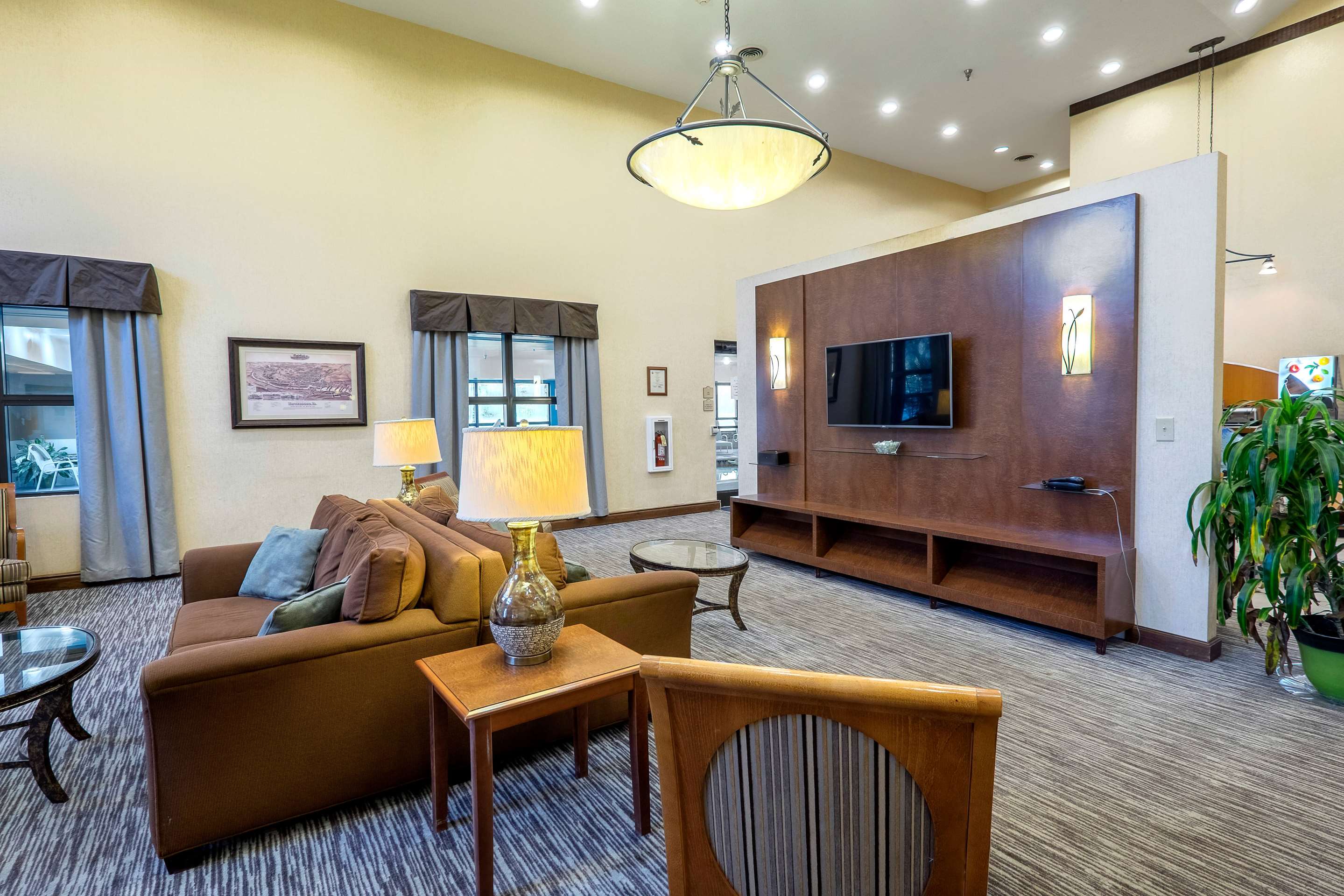Lobby | Wingate by Wyndham Waynesboro