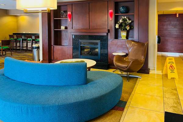  - Comfort Inn & Suites Olathe - I-35, Exit 220