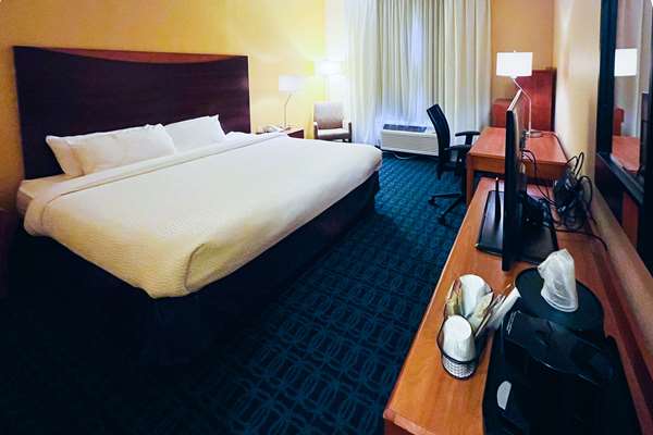  - Comfort Inn & Suites Olathe - I-35, Exit 220