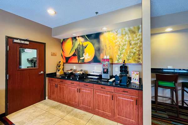 Amenities - Comfort Inn & Suites Olathe - I-35, Exit 220