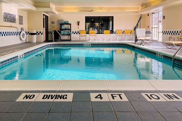 Pool - Comfort Inn & Suites Olathe - I-35, Exit 220