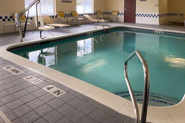 Pool - Comfort Inn & Suites Olathe - I-35, Exit 220