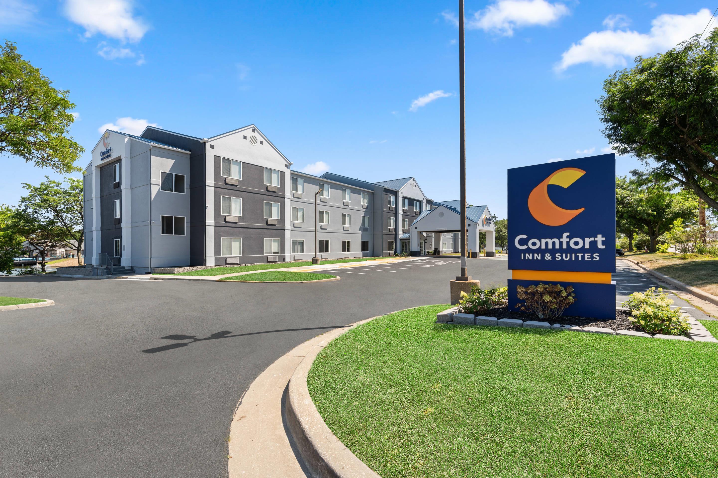Hotel exterior | Comfort Inn & Suites Olathe - Kansas City